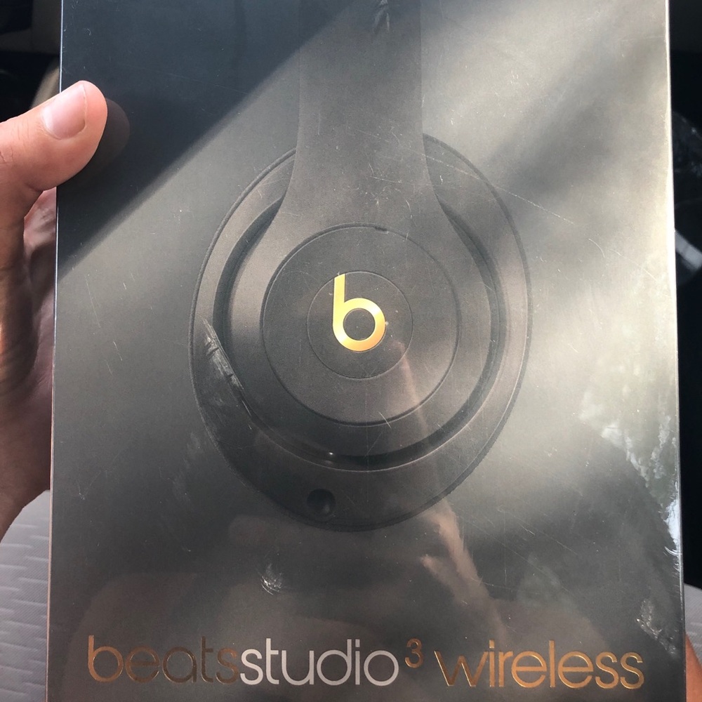 Wireless beats studio 3